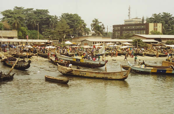 COTONOU... en 4x4 à travers la capitale économique — Le Bénin