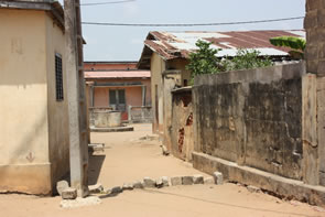 A cache-cache dans les bananiers — Bénin et Togo