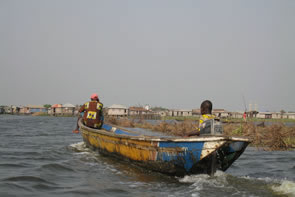 Sur le lac Nokoué — Bénin et Togo