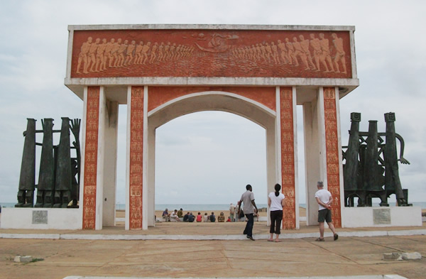 Ouidah traumatisée  ... "tristement" célèbre — Bénin et Togo
