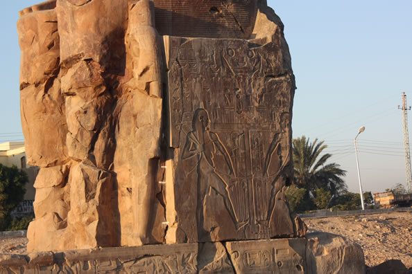 Les Colosses de Memnon — L’Égypte