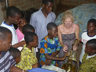 Dans l'atelier de lutherie — Rencontres africaines