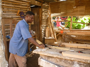 L'atelier de menuiserie — Rencontres africaines