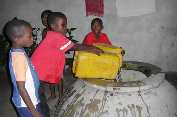 Le ravitaillement en eau — Rencontres africaines
