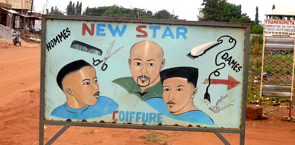 Les enseignes colorées — Sourires d’Afrique