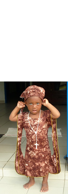 Mannequin en herbe — Sourires d’Afrique