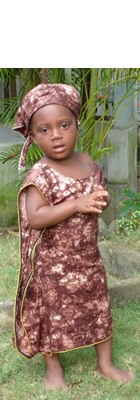 Mannequin en herbe — Sourires d’Afrique