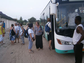 On prend le bus pour Baguida — Sur un air du Togo