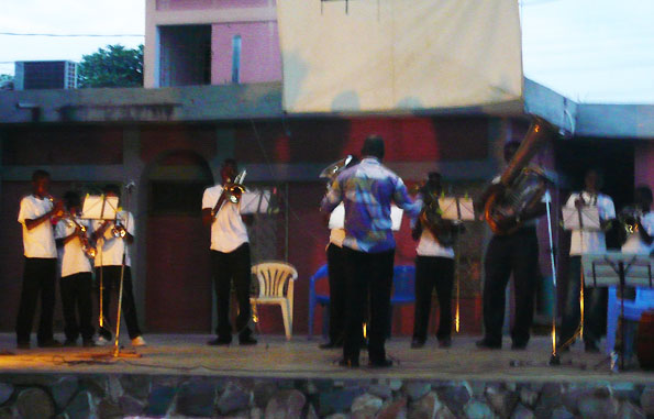 Concert au Centre Culturel "Akuna-Matata" à Lomé — Sur un air du Togo