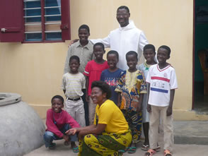3ème étape : Le foyer des  orphelins — Le Togo