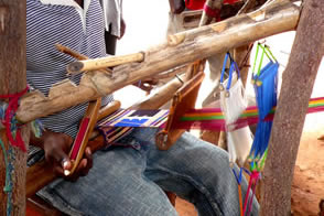Deux tisserands en herbe — Le Togo