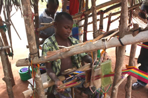 Deux tisserands en herbe — Le Togo