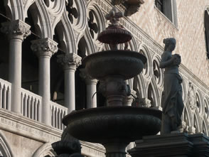 En attendant le train — Venise