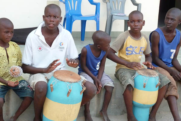 Accueil en fanfare — Vie africaine