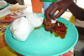 Un petit resto sympa — Vie africaine