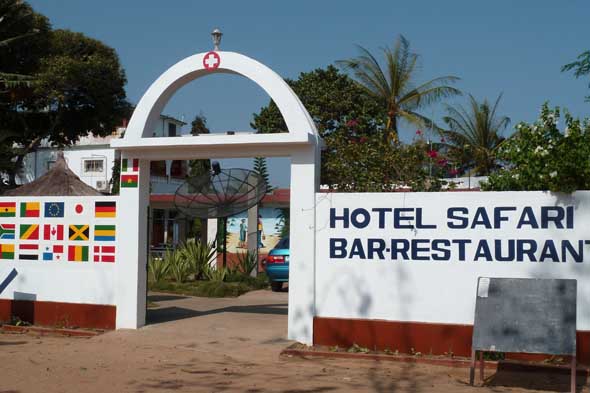 Informatique à l'hôtel Safari — Vie africaine